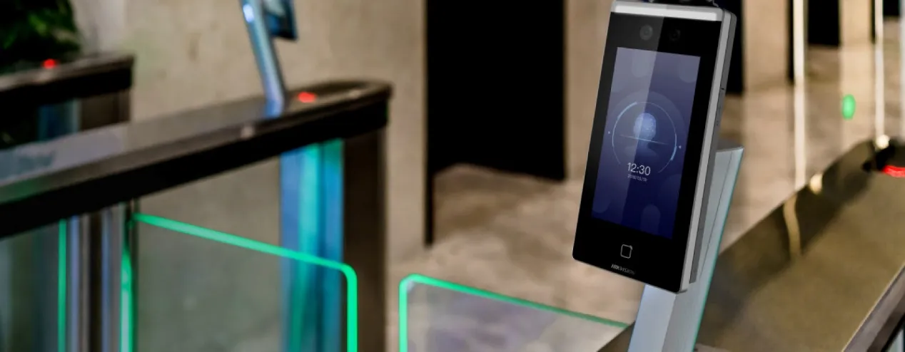 Toegangscontrole via gezichtsherkenning op de campus: zeg vaarwel tegen verloren ID's, maak naadloze toegang mogelijk