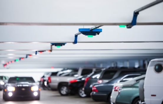 Kunnen slimme parkeerbeheersystemen stedelijke parkeeruitdagingen volledig oplossen?