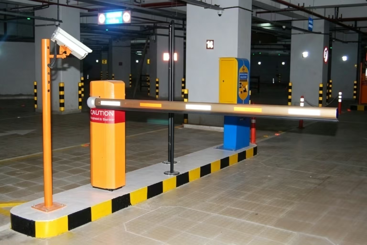 ZOJE voltooit fabriekstests van een hekbarrièrepoort met LED-rijstrookindicatoren