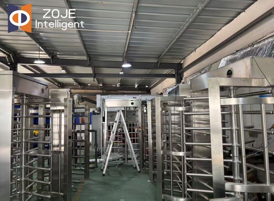 Hoe garandeert ZOJE de kwaliteit van elk tourniquet op volledige hoogte tijdens de productie?